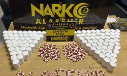 Alaşehir'de araçta binlerce sentetik ecza ele geçti: 2 tutuklama