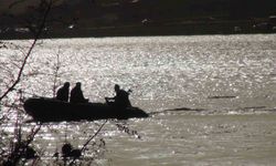 Kayıp genç gölette aranıyor