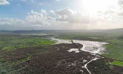 Kuruyan Marmara Gölü'ne yeniden su girişi başladı