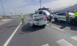 Manisa'da iki otomobil çarpıştı: 2'si çocuk 5 yaralı