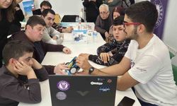 Manisa'da otizmli öğrenciler kendi robotlarını kodladı