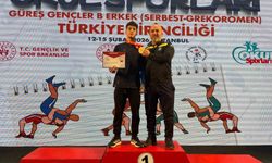 Manisalı güreşçilerden Türkiye Şampiyonası'nda 2 bronz madalya