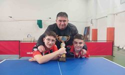 Salihli'nin yıldız tenisçileri Manisa'da şampiyon oldu