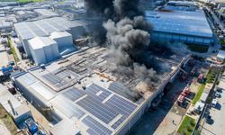 Şekerleme fabrikasındaki yangın dronla görüntülendi