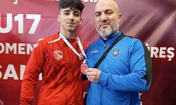 Yerlikaya'dan madalyasını alan genç güreşçi Manisa'ya gurur yaşattı