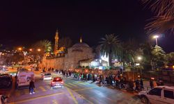 Ramazan’ı ve ilk Teravih’i, Fener Alayı ile karşıladılar