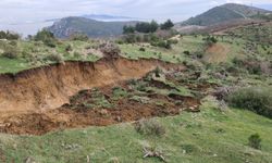 Spil Dağı eteklerinde heyelan