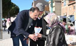 Başkan Kara'dan emekçi kadınlara ve sağlık çalışanlarına çiçek