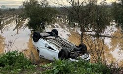 Manisa'da kaza yapan sürücü otomobilini bırakıp kaçtı