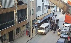 Motosikletliye çarpmamak için bakkala girdi