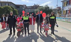 Minik öğrenciler 3 tekerlekli bisikletleriyle kaymakamlığı ziyaret etti