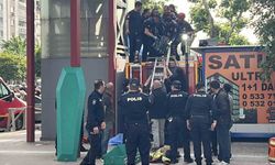 Asansör boşluğunda sıkışan genç hayatını kaybetti