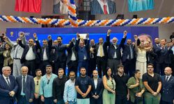 AK Parti'ye Manisa'da toplu katılım: 612 kişiye rozet takıldı