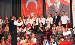 İlçe protokolünden konserde canlı performans sürprizi