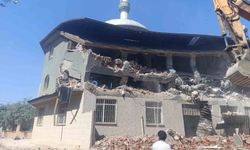 Manisa'da 28 yıllık cami yıkılıyor
