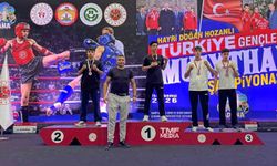 Manisalı muaythaiciler Türkiye kürsüsüne çıktı
