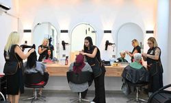 Manisa Emekli Kafe'de kuaför ve berber hizmeti başladı