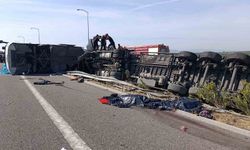 Manisa'nın Akhisar ilçesinde İstanbul otobanında çekici ile yolcu otobüsünün çarpışması sonucu ilk belirlemelere göre çok sayıda kişi yaralanırken 4 kişi hayatını kaybetti.