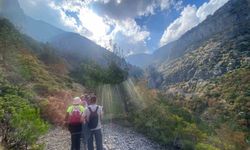 TURBELDAK üyeleri, Spil Dağı'nın tarihi patikalarında yürüdü