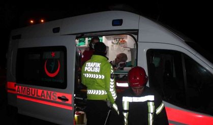 Alaşehir’de 2 otomobil çarpıştı: 8 yaralı