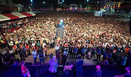 Melek Mosso’dan muhteşem konser