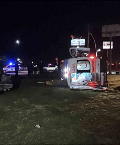 Manisa'da otomobil ile ambulans çarpıştı: 5 yaralı