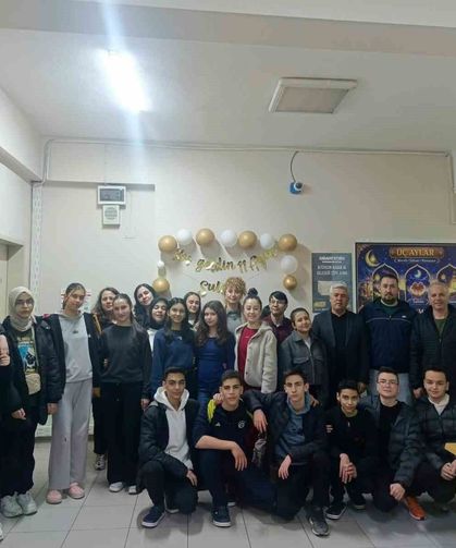 Sarıgöl'de liseliler aynı sofrada buluştu