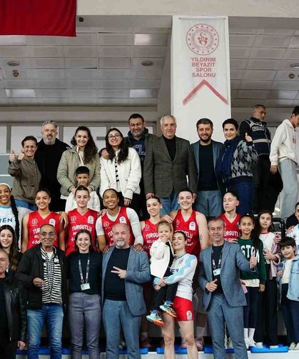 Manisa'nın tek kadın basketbol takımı zirve takibini sürdürüyor