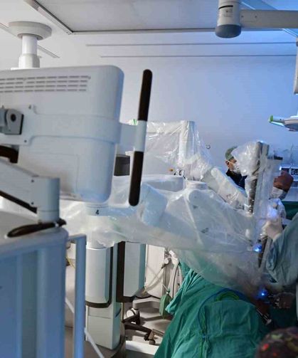 MCBÜ Hafsa Sultan Hastanesi'nde Robotik Cerrahi dönemi başladı