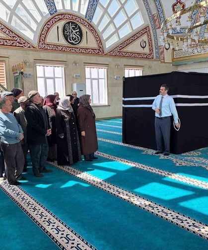 Selendi'de hacı adaylarına eğitim semineri