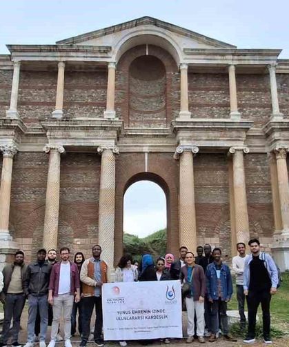 Uluslararası öğrenciler Sardes'te tarihle buluştu