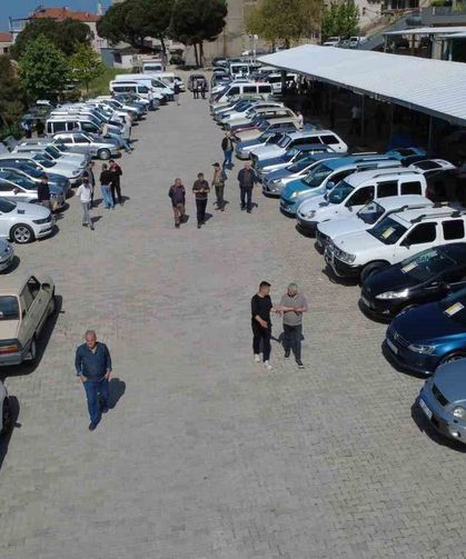 Demirci'de klasik otomobil rüzgarı