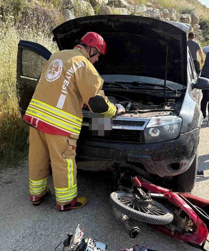 Motosiklet otomobille çarpıştı: 1 yaralı