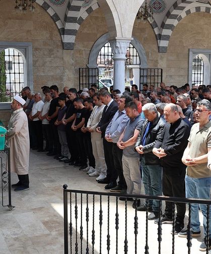 Otomobilin çarptığı elektrikli bisiklet sürücüsü son yolculuğuna uğurlandı