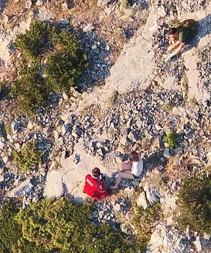Spil Dağı'nda mahsur kalan 2 kişi 20 dakikada kurtarıldı