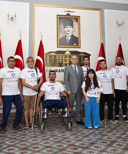 Manisalı engelli yüzücülerden büyük başarı