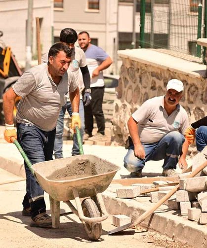 Manisa'nın yeni yerleşim yeri Akgedik'te yollar yenileniyor