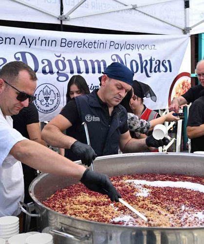 Perşembe Pazarı'nda 2 bin kişilik aşure ikramı