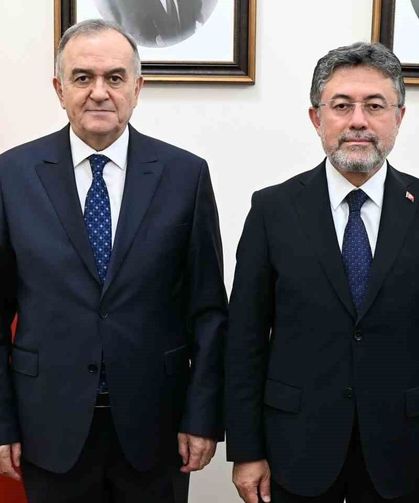 MHP'li Akçay üzüm üreticisinin sözcüsü oldu