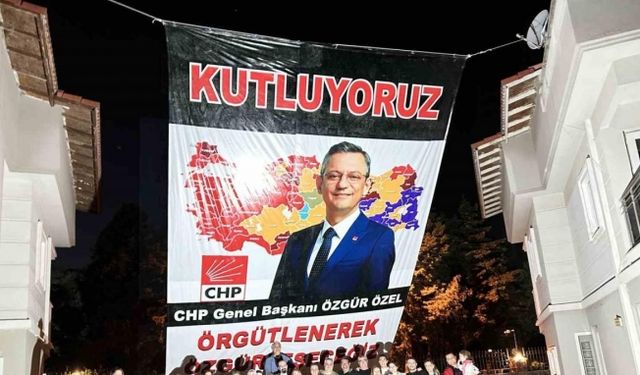 CHP Lideri Özel’in Manisa’daki komşularından kutlama