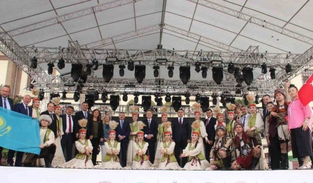 Valiler ve başkanlara mesir macunu ikramı