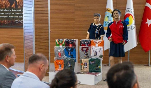 Manisalı öğrencilere Ticaret Borsasından giyim desteği