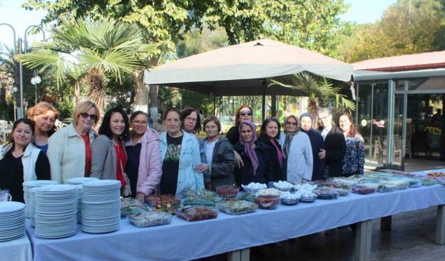 Kendileri üretip satarak öğrenci okutuyorlar