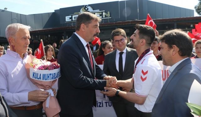 Avrupa Şampiyonu Kerem Kamal’a Kula’da coşkulu karşılama