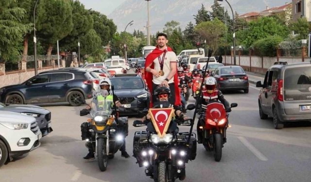 Avrupa şampiyonu Kerem Kamal’a Manisa’da coşkulu karşılama