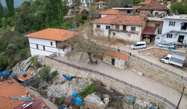 700 yıllık cami zamana meydan okuyor