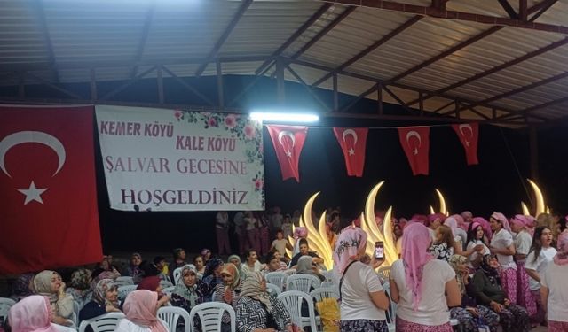 Manisa’nın tarihi mahallesi şalvar gecesiyle şenlendi