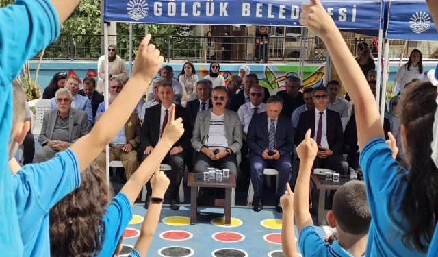Gölcük protokolü öğrencilerin heyecanına ortak oldu