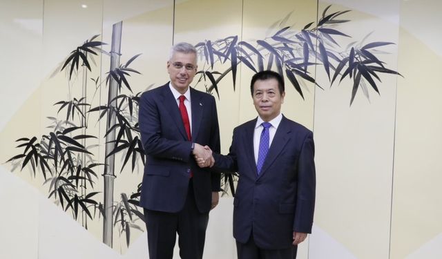 Bakan Memişoğlu: "Hastalıkları tedavi eden, sağlığı koruyan aynı zamanda bilgi ve teknoloji üreten bir model geliştiriyoruz"