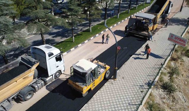 Karayolları tarafından Demirci’de sıcak asfalt çalışmalarına başlandı